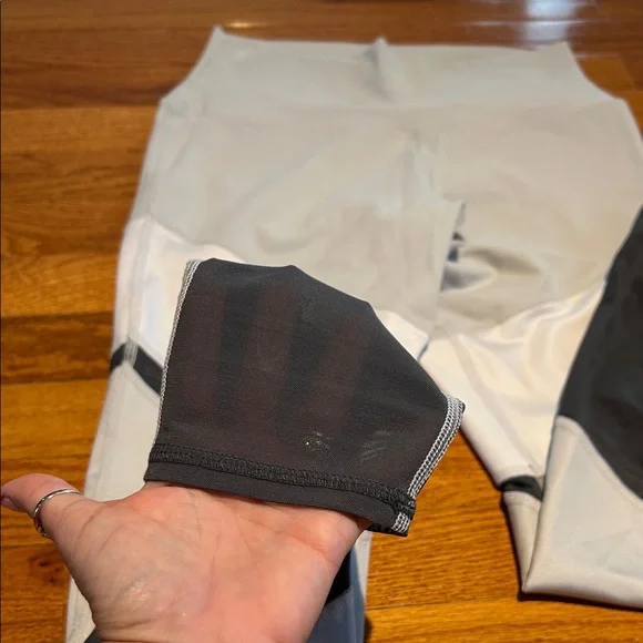 ALO Yoga Gray and Black Leggings - Picture 4 of 7